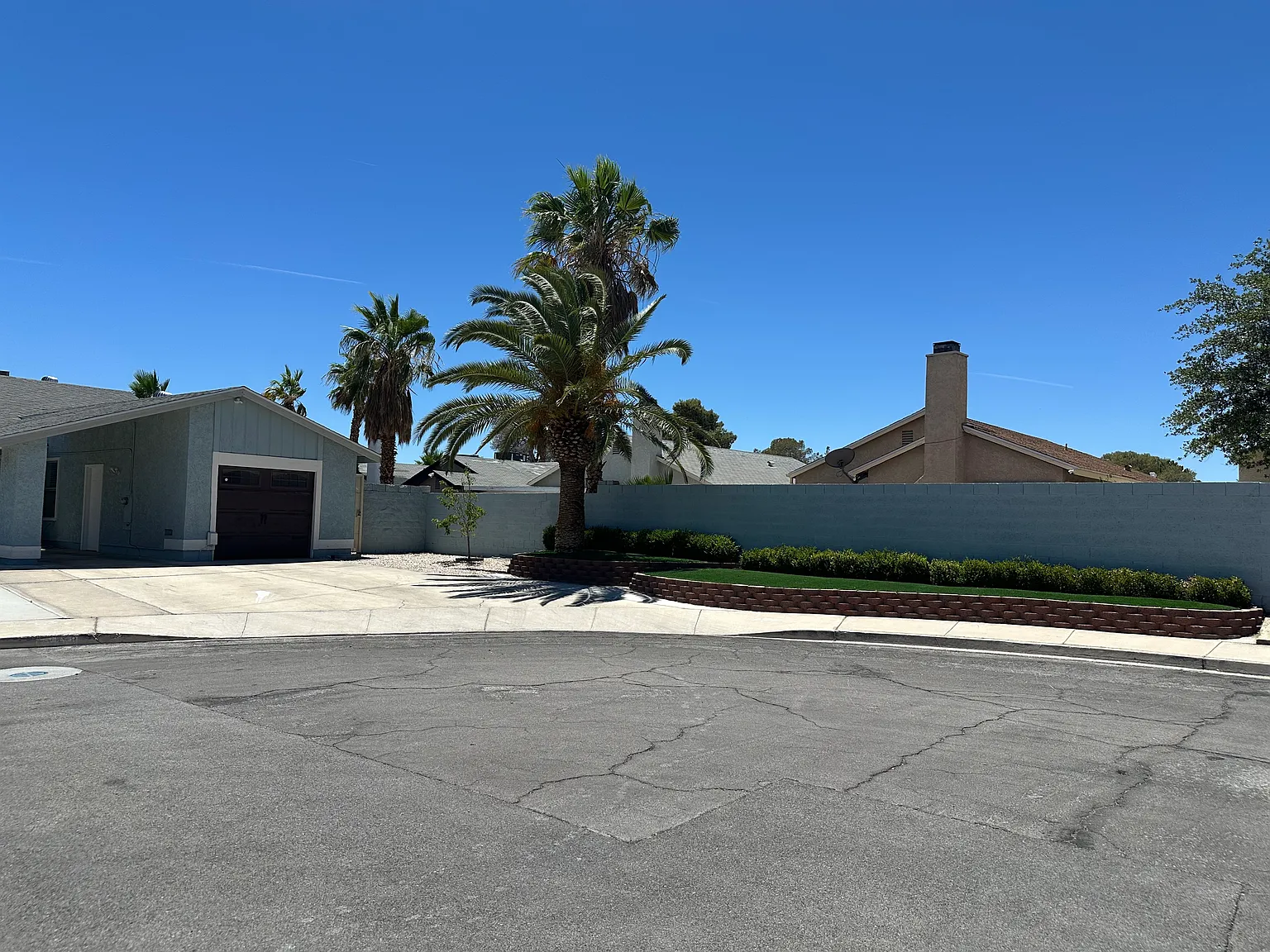 3 bed, 1024 sqft, $2,350 — Photo 3