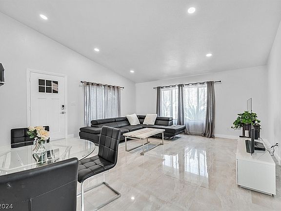 3rd image of 5221 Surrey St