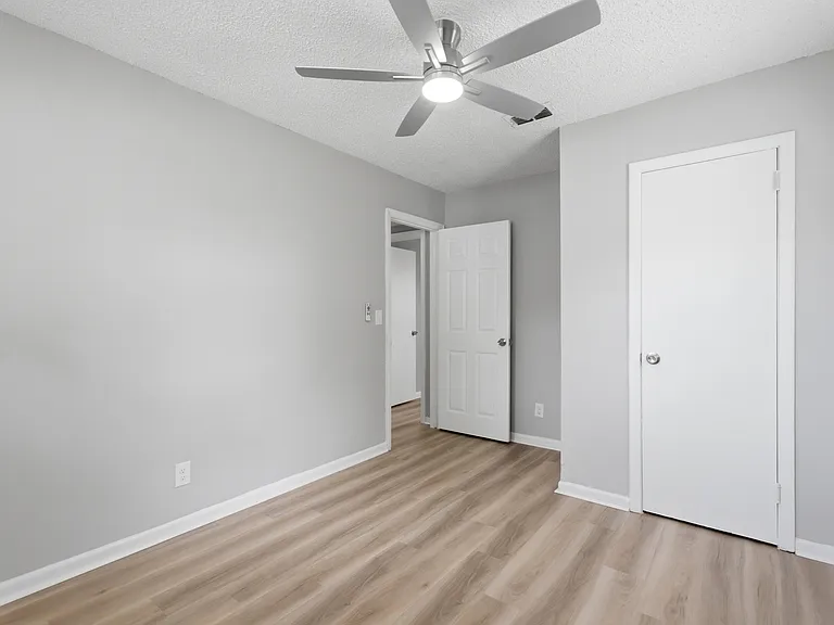 6766 London Bridge Ln — Photo 21