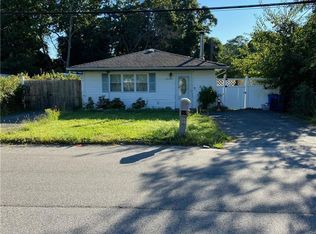 17 Johns Neck Rd, Shirley, NY 11967