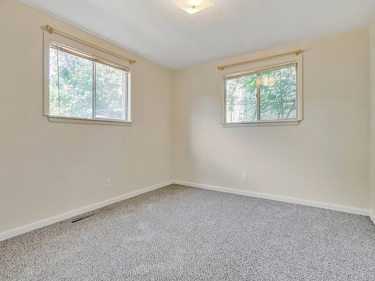 2108 Applewood Rd — Photo 25