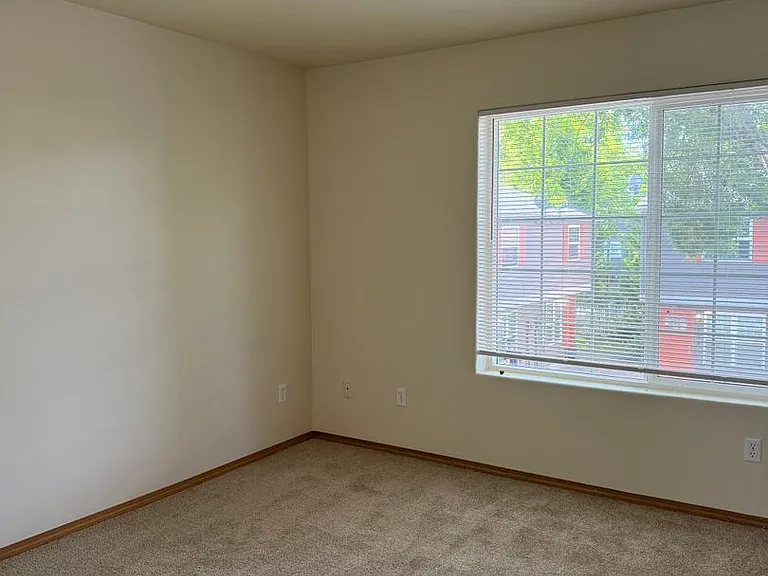 7703 N Gloucester Ave — Photo 7