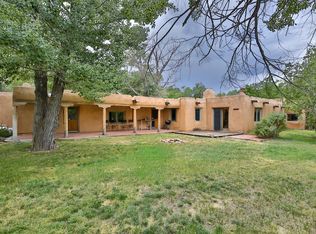402A Este Es Pl, Taos, NM 87571