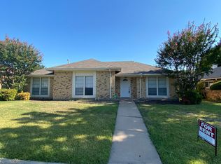 2240 Roundrock Dr, Carrollton, TX 75007
