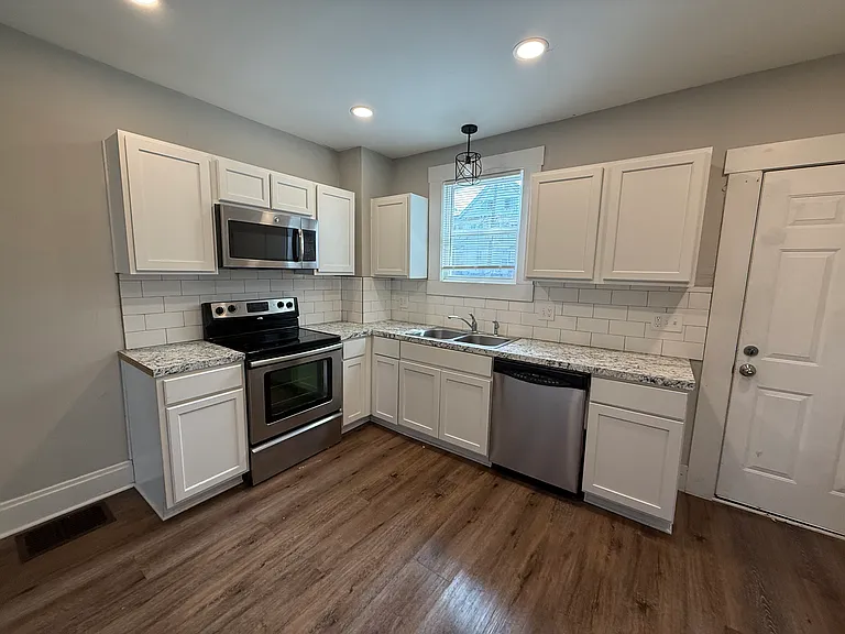 2118 Indiana Ave — Photo 8