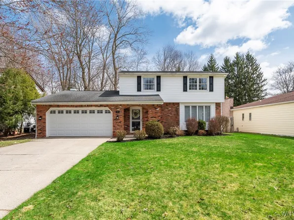 35 Randwood Dr N, Williamsville, NY 14221