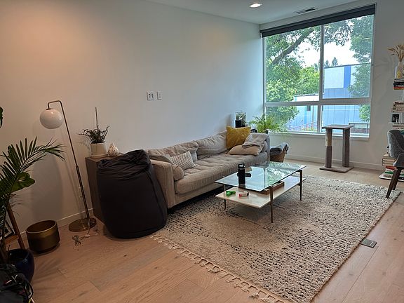 5th image of 106 22nd Ave S