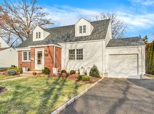 15-11 Radburn Rd, Fair Lawn, NJ 07410
