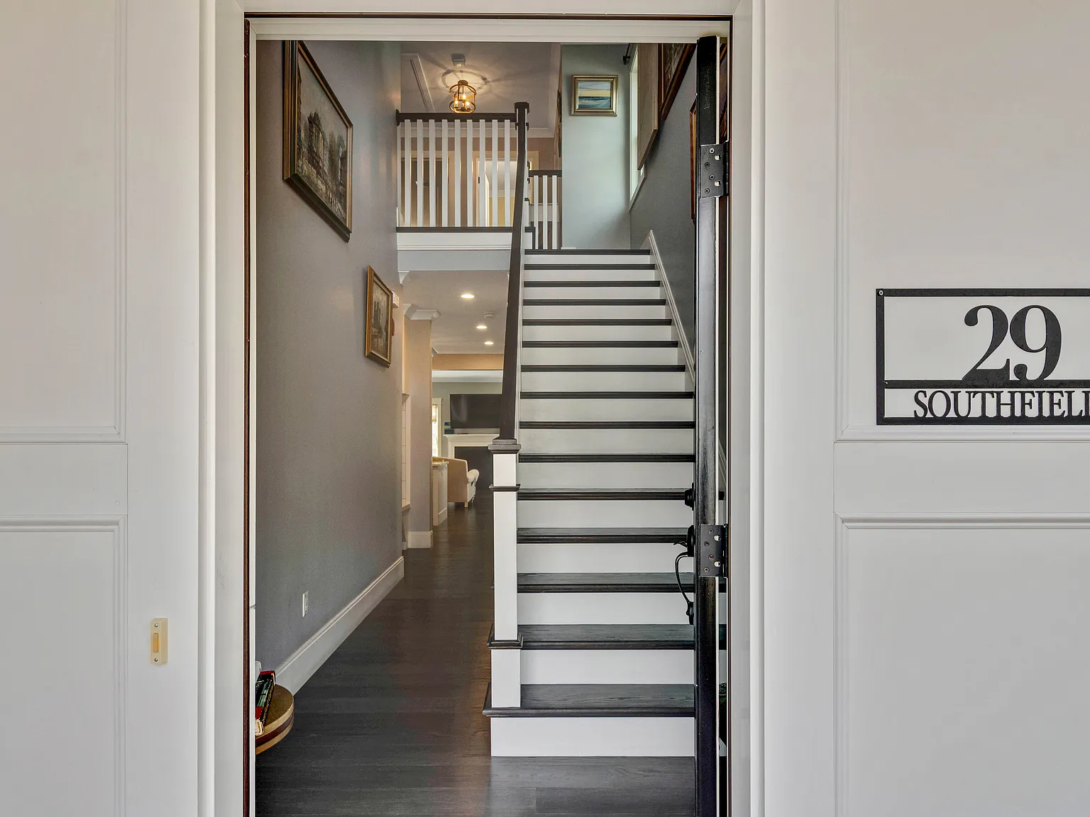 2 bed, 2.5 bath, 2400 sqft, $4,500 — Photo 3