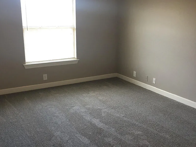 2741 Fleet Dr — Photo 7