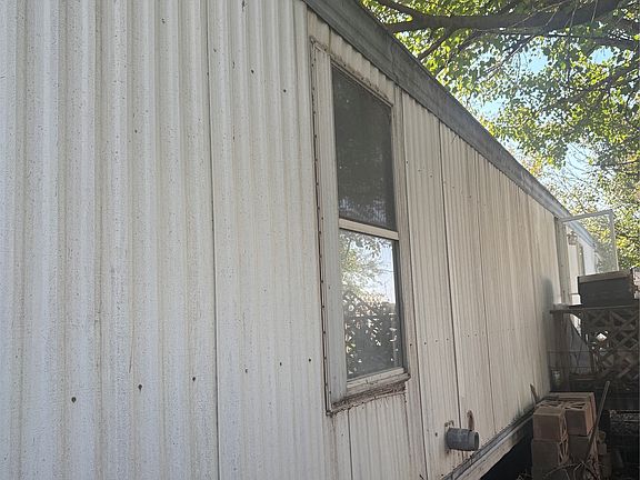5th image of 1026 Yucca St