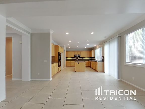5th image of 23642 Applewood Pl