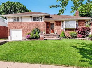 110 Leahy St, Jericho, NY 11753