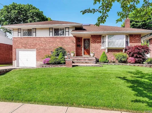 110 Leahy St, Jericho, NY 11753