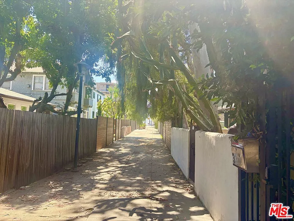2 bed, 1.0 bath, 1884 sqft, $7,000 — Photo 2
