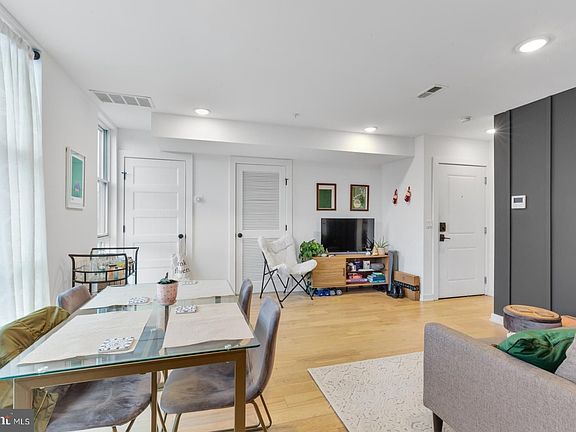 4th image of 13 E Jefferson St APT 4