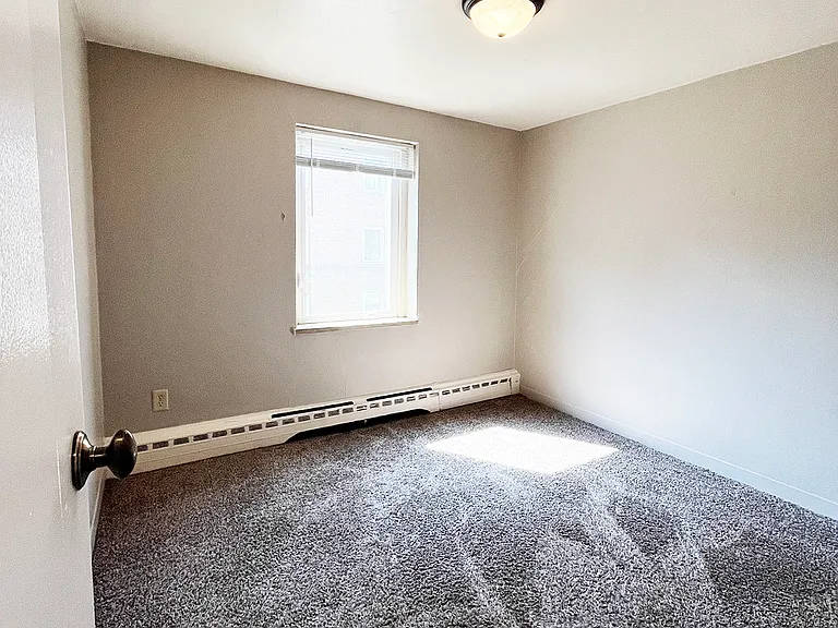 Knollcrest Apartments — Photo 14