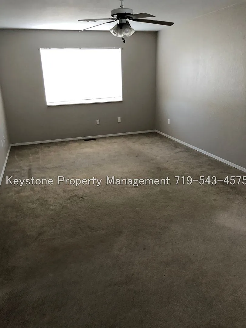 Nicely Maintained Duplex in Pueblo West 3 Bed/2 Bath/2 Car Garage $1800/$1800 — Photo 4