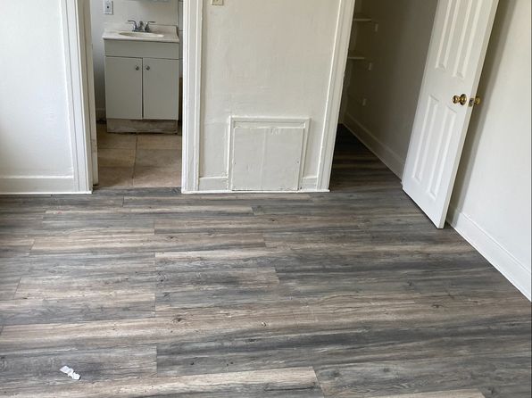 2933 S Ridgeley Dr #B