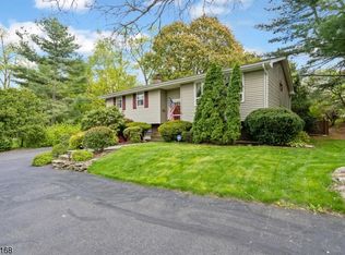 17 Blossom Rd, Hampton, NJ 08827