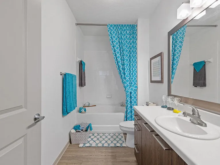 Park Avenue Apartments — Photo 48