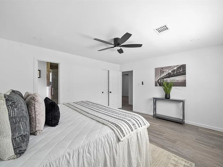 5943 Greenmont Dr — Photo 17
