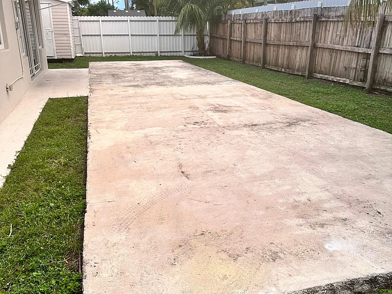 8670 NW 11th St — Photo 22