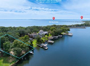 1013 Lake Dr, Niceville, FL 32578