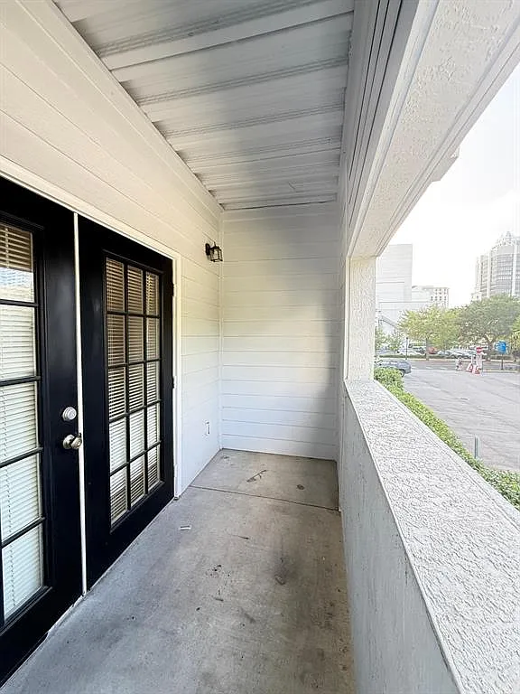 Building Photo - 202 E South St #2038