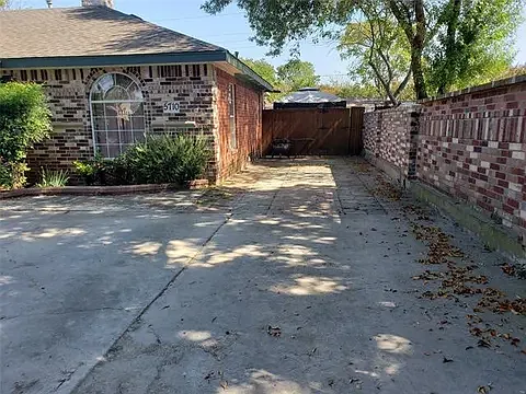 3 bed, 1850 sqft, $2,600 — Photo 2