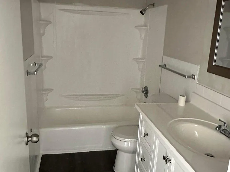 2624 Eastview Dr #6 — Photo 3