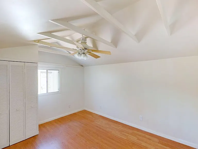"casita" showing ceiling fan/light and closet