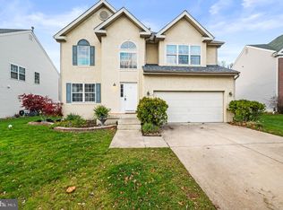 3 Wood View Dr, Mount Laurel, NJ 08054