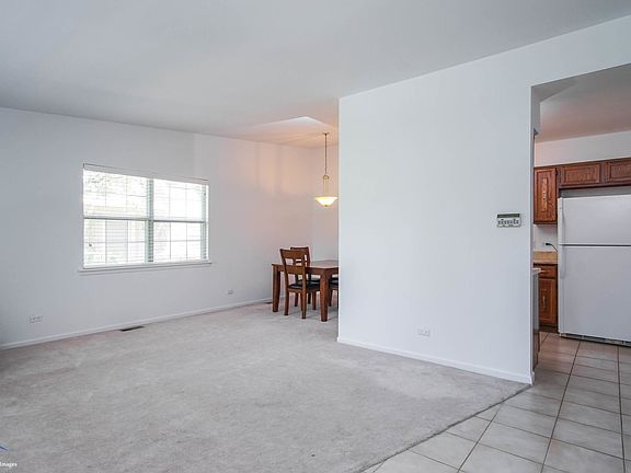 4th image of 8 Fernwood Ct #1