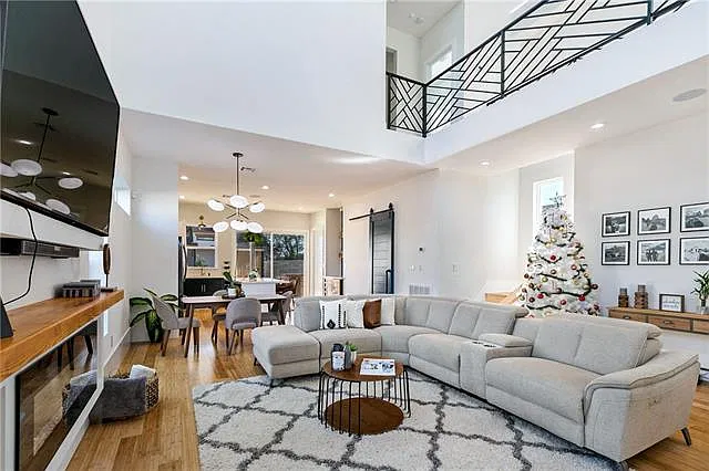 4 bed, 5.0 bath, 2623 sqft, $4,000 — Photo 3