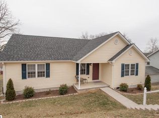 635 Essex Dr, Staunton, VA 24401