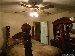 4th image of 2420 Middleton Dr