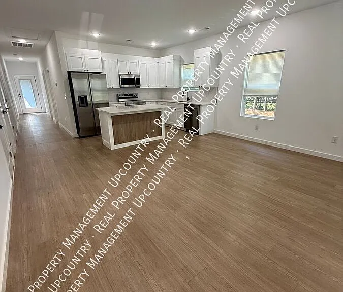 795 Lyman Rd — Photo 2