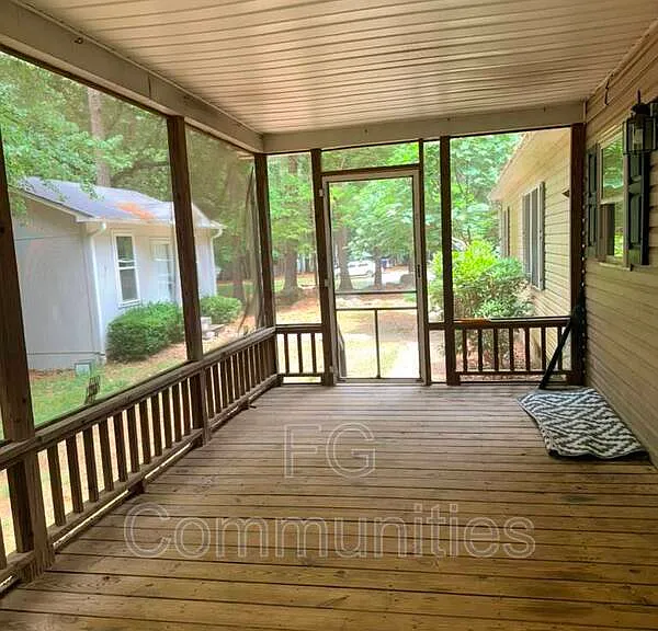 1914 Ridgewood Rd — Photo 3