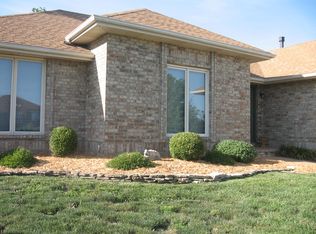 2051 W Cantebury St, Springfield, MO 65810