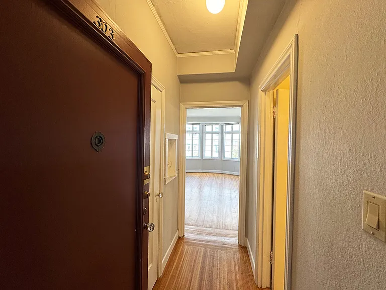 1755 Franklin St — Photo 19