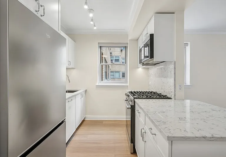 85 E End Ave #2N — Photo 1
