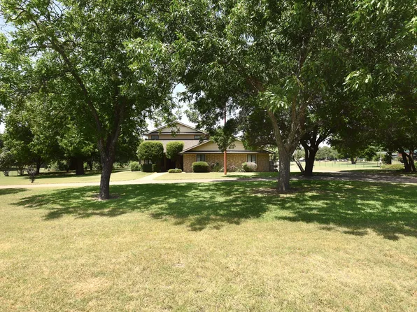 1027 Sherman Dr, Cedar Hill, TX 75104