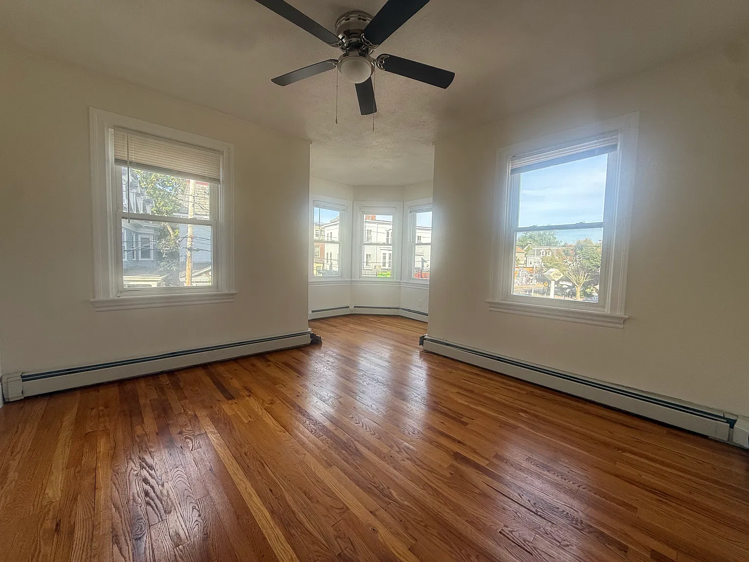 3 bed, $2,350 — Photo 2