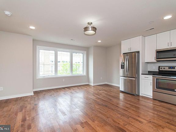 3rd image of 1329 N Randolph St APT C