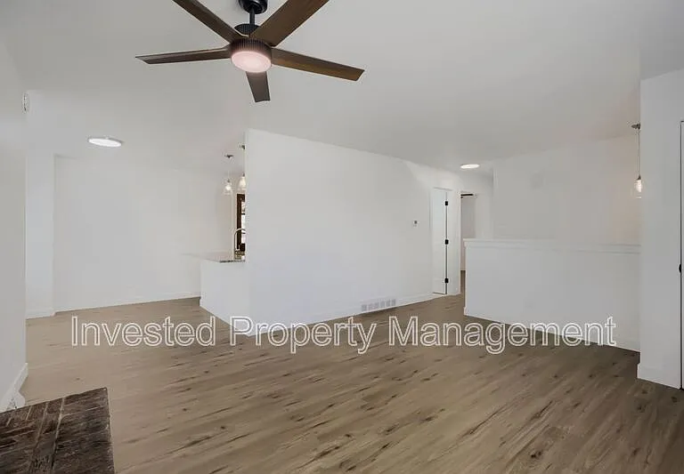 6473 Newcombe Ct — Photo 7