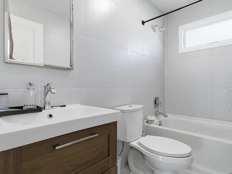 431 Forest St — Photo 9