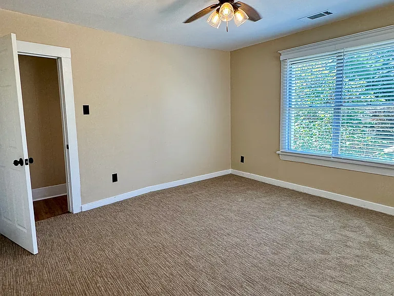 2020 Linden Ave — Photo 13