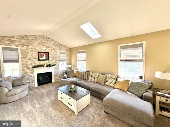 184 Pond View Dr, Hamburg, PA 19526