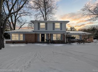 5241 S Pebblecreek Rd, West Bloomfield, MI 48322